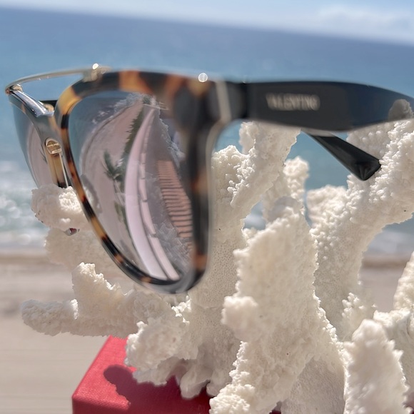 VALENTINO SUNGLASSES - VALENTINO Tortoise Shell Sunglasses with Black Case etc. - Picture 8 of 14